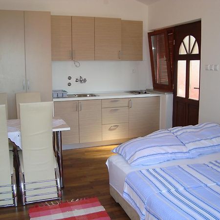 Apartments Josip Pinezići Kültér fotó