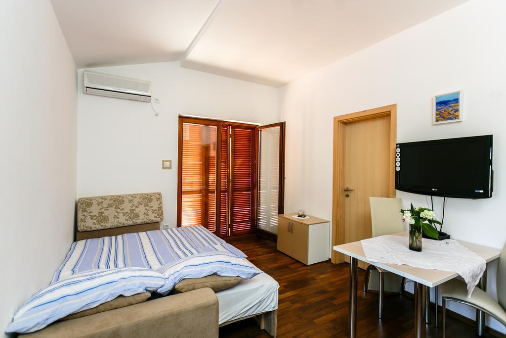 Apartments Josip Pinezići Szoba fotó