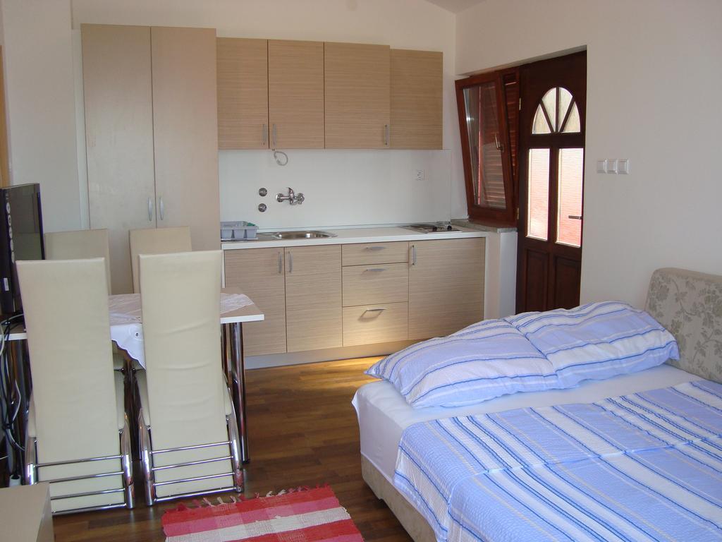 Apartments Josip Pinezići Kültér fotó